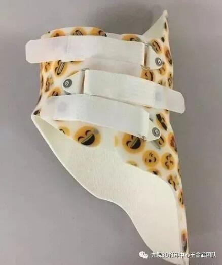 矫正器